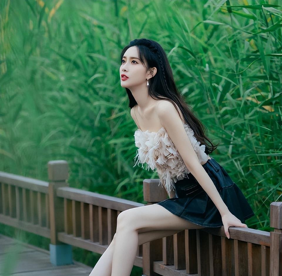 从全网黑到万人迷，出道十年后，如今的她强势升咖开启女主大满贯