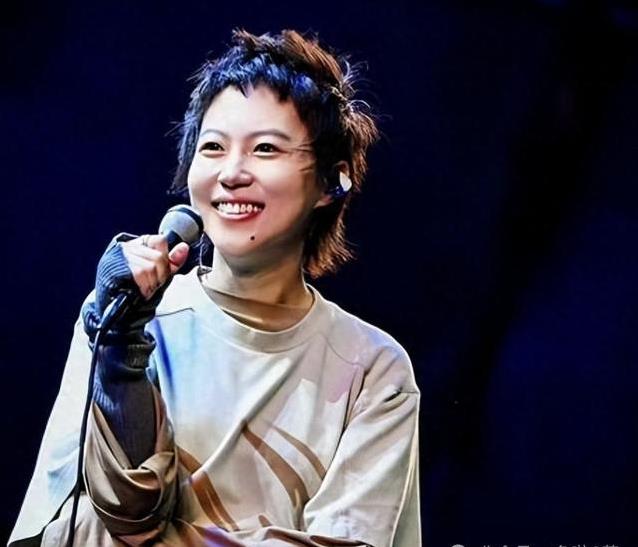 14岁退学满身纹身，她不靠王菲光环，28岁却登全球舞台