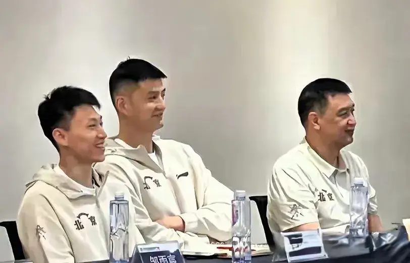3将离队！张庆鹏上任霸气调整，陈国豪获续约，外线瞄准3大王牌！