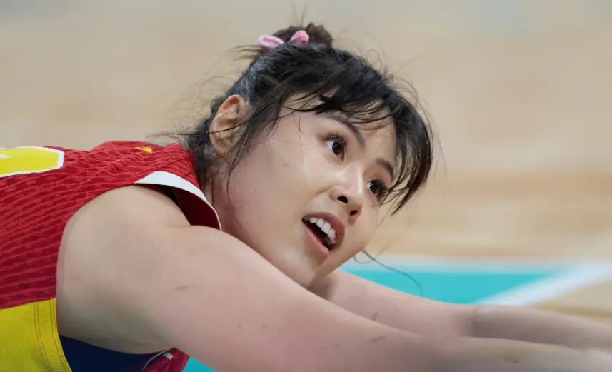 女篮顶级中锋，仅用7天征服新东家，素颜照又美又甜 或无缘亚洲杯