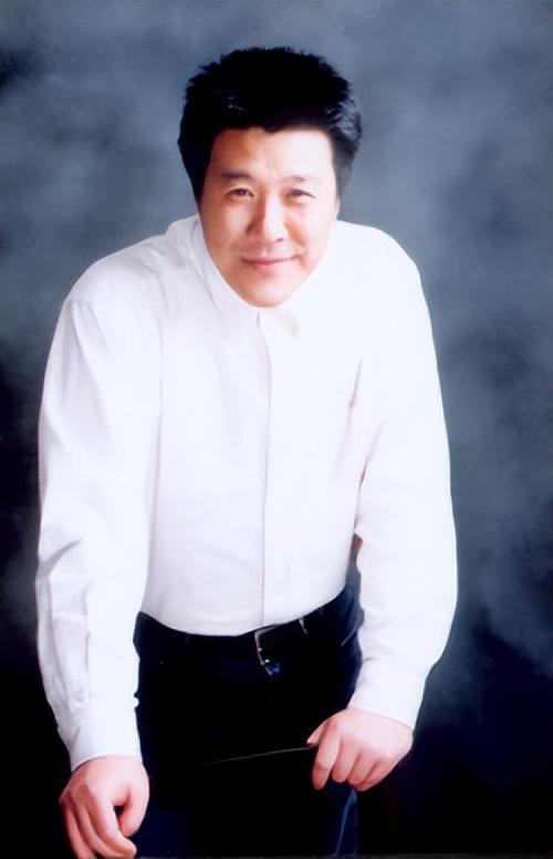 吕凉：和妻子恩爱40多年无绯闻，演完《长安的荔枝》再度爆红！