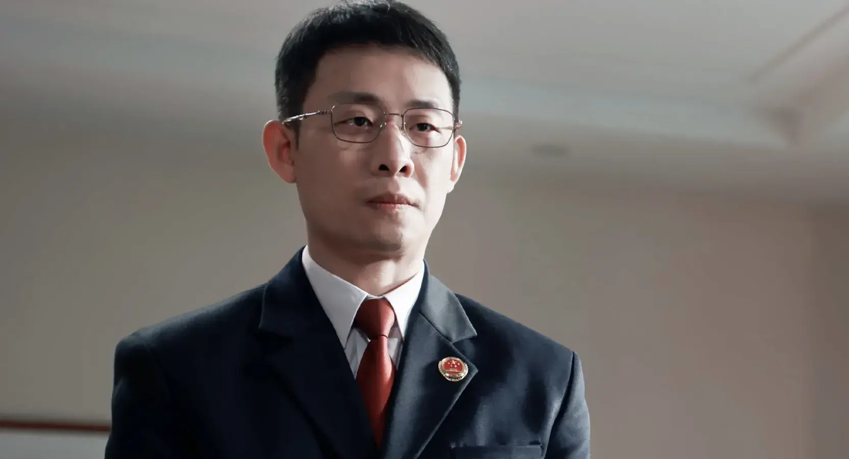 《以法之名》有外国籍演员就算了！却还有2位关系户，来头都不小