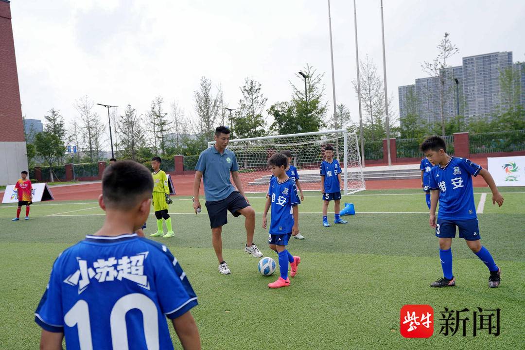 “小苏超”来了，“秦小超”出战！南京秦淮小学明星队PK徐淮双强，开启文武双全之旅