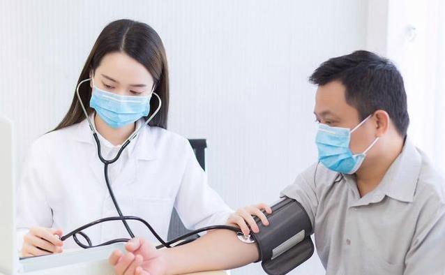 健身大叔突发心绞痛，坚持跑步却中招，5个小习惯要命