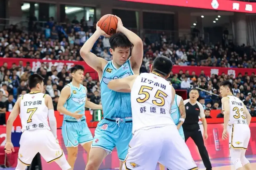 辽宁男篮地震巨变，内线难题终于破局，杨鸣或将缔造历史