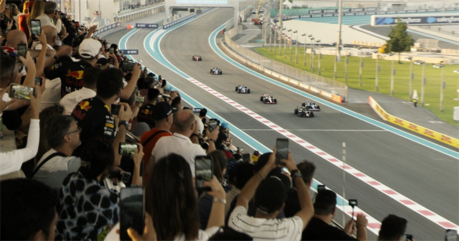 布拉德·皮特领衔飙车！《F1：狂飙飞车》曝预告