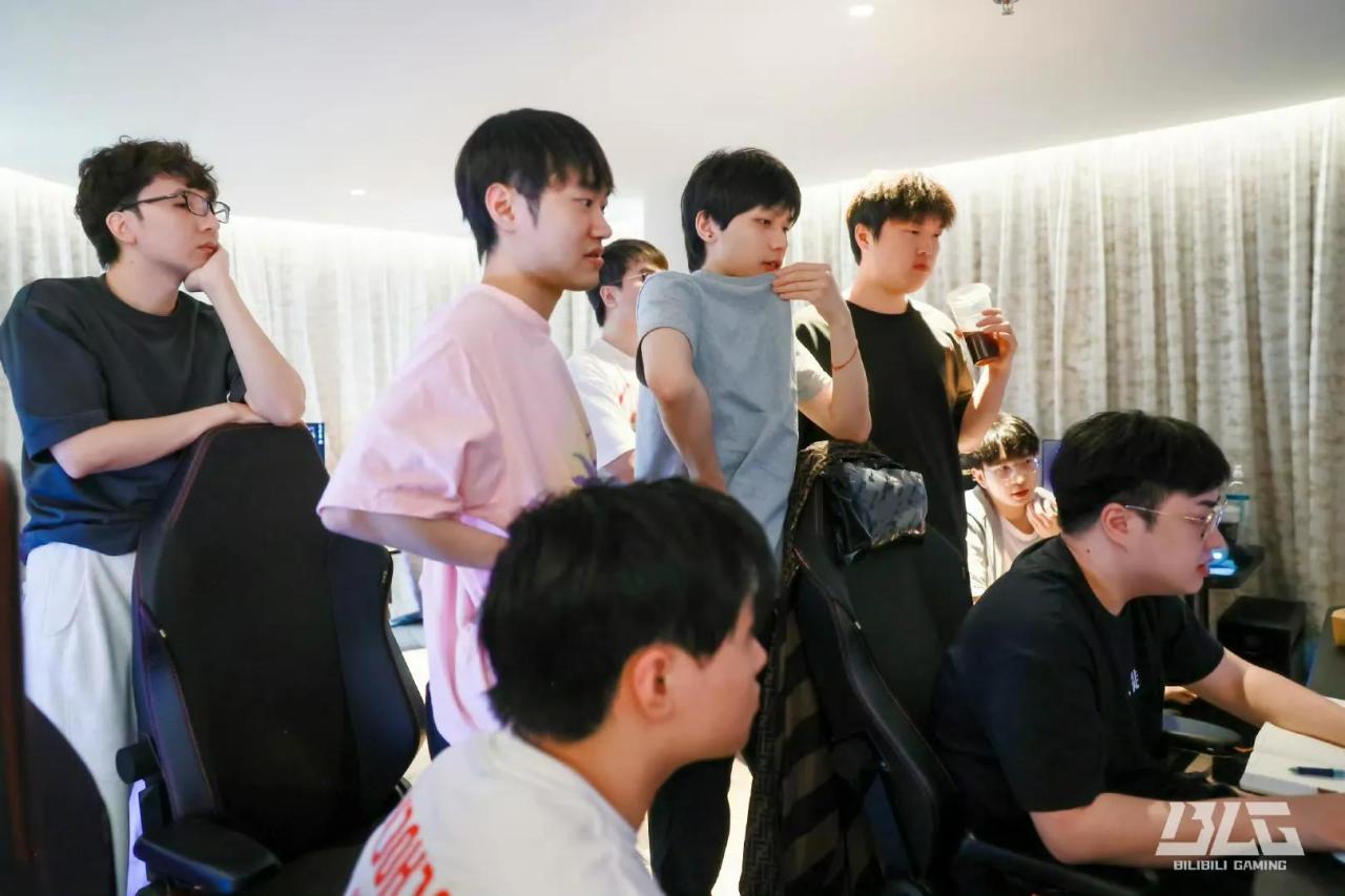 “Bin专访拒绝搞笑不再嘻哈”火了，ELK、ON贴脸开大，命硬不弯腰