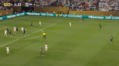 半场-皇马暂2-0萨尔茨堡红牛 维尼修斯传射巴尔韦德建功