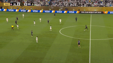 半场-皇马暂2-0萨尔茨堡红牛 维尼修斯传射巴尔韦德建功