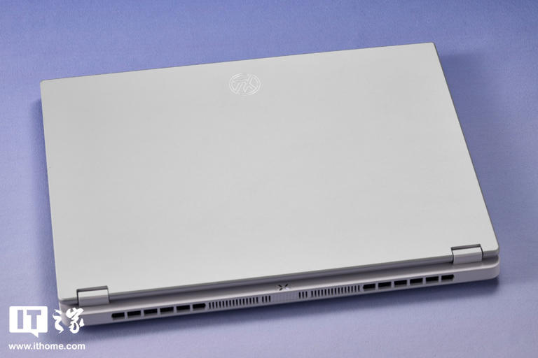 白色的游戏机AI 生成的内容可能不正确。