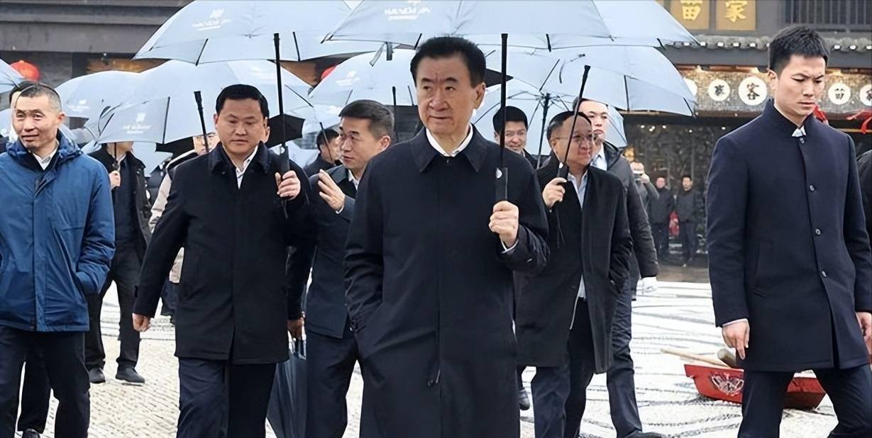 70岁的王健林也没想到，37岁夜夜笙歌的王思聪，终于给他争了口气