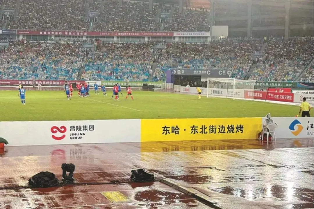 苏超最火城市：踢球五连败，靠“土特产”挣回面子