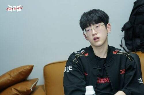 3000万还清了?!Scout被网友碰见出游日本