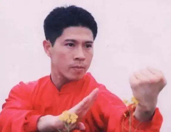 武术冠军拍电影走红全国，退圈后人生翻转，你猜谁最传奇？
