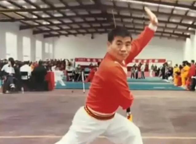 武术冠军拍电影走红全国，退圈后人生翻转，你猜谁最传奇？