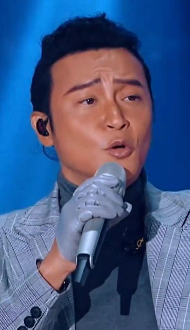 54岁陈志朋泪洒舞台拿第一，拼尽全力却难翻红，他错在哪？