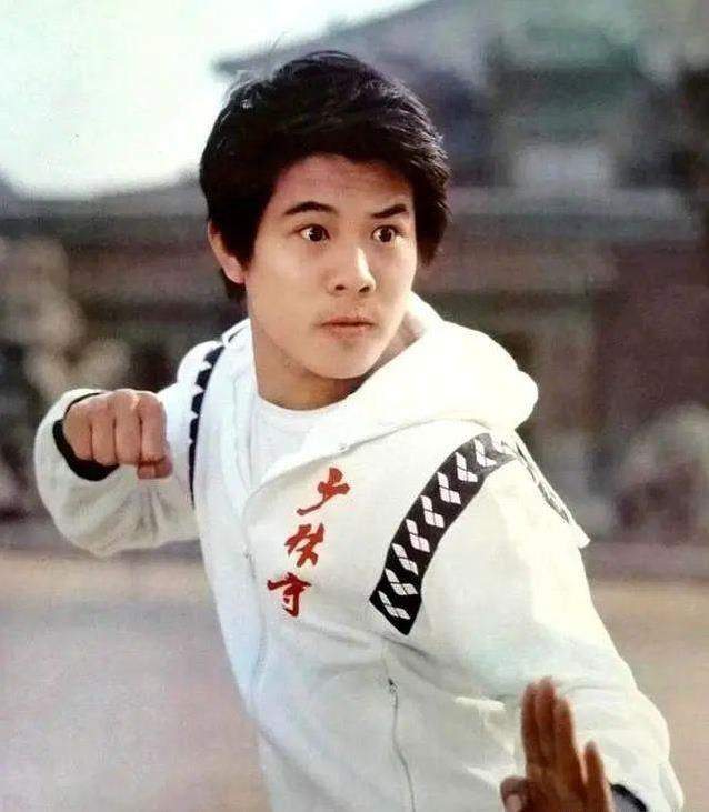 武术冠军拍电影走红全国，退圈后人生翻转，你猜谁最传奇？