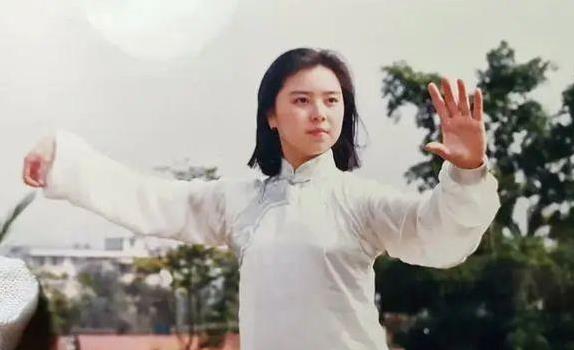 武术冠军拍电影走红全国，退圈后人生翻转，你猜谁最传奇？