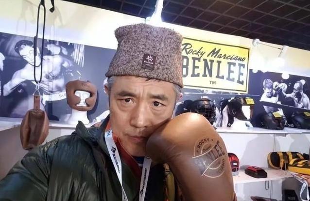 武术冠军拍电影走红全国，退圈后人生翻转，你猜谁最传奇？