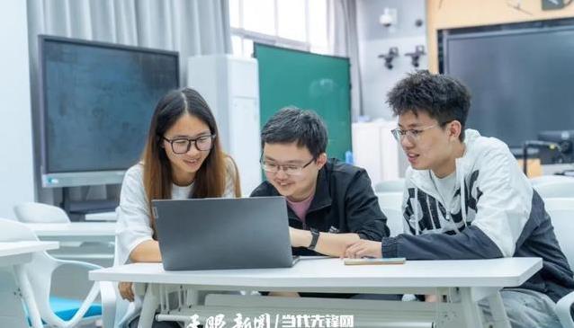 贵州学子逆袭夺冠，开发板“掉链子”，他们却拿下全球一等奖？