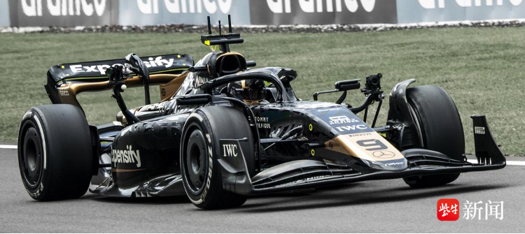 年过六旬飙赛车，布拉德·皮特新片《F1：狂飙飞车》燃得很