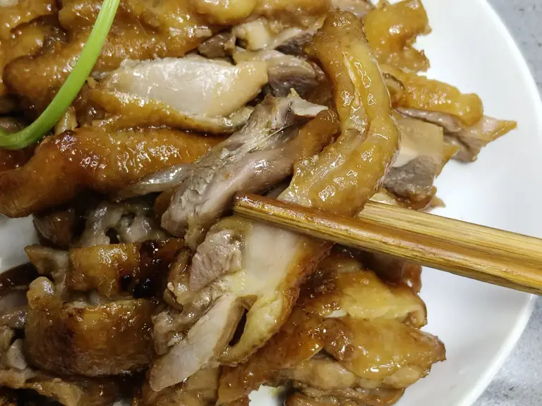 葱油鸡腿肉的做法，简单易学，香嫩多汁