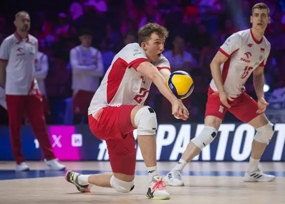 3-2！让二追三绝境翻盘，世界第1鏖战五局大逆转，中国男排4连败
