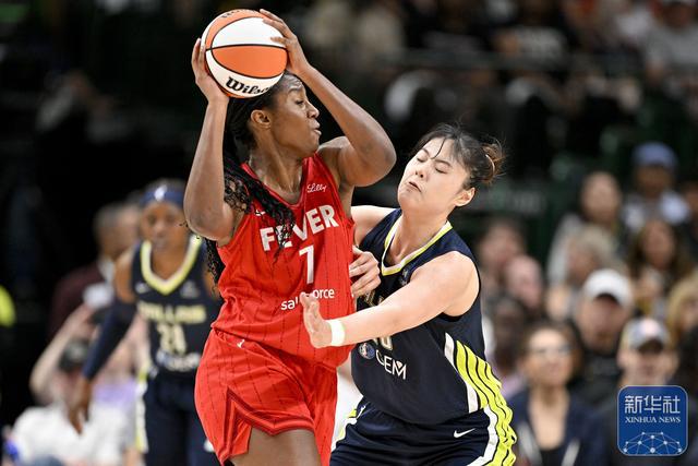 篮球丨WNBA：李月汝所在的达拉斯飞翼队不敌印第安纳狂热队