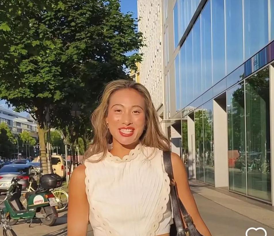 央视全程直播温网，郑钦文VS西尼亚科娃，谁会一轮游？奖金有多少