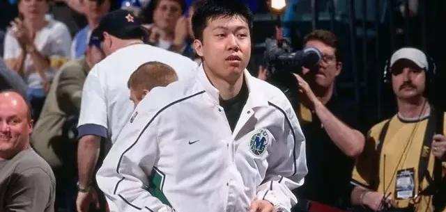 杨瀚森该不该打亚洲杯？杨毅一针见血，球迷喊话篮协 别学王治郅