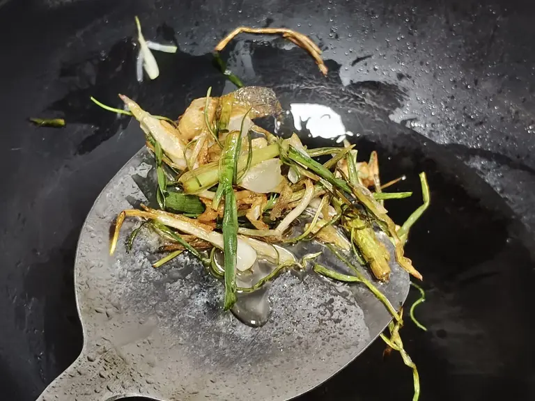 葱油鸡腿肉的做法，简单易学，香嫩多汁