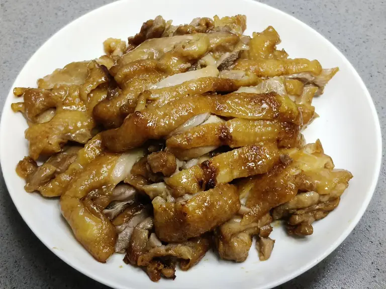 葱油鸡腿肉的做法，简单易学，香嫩多汁