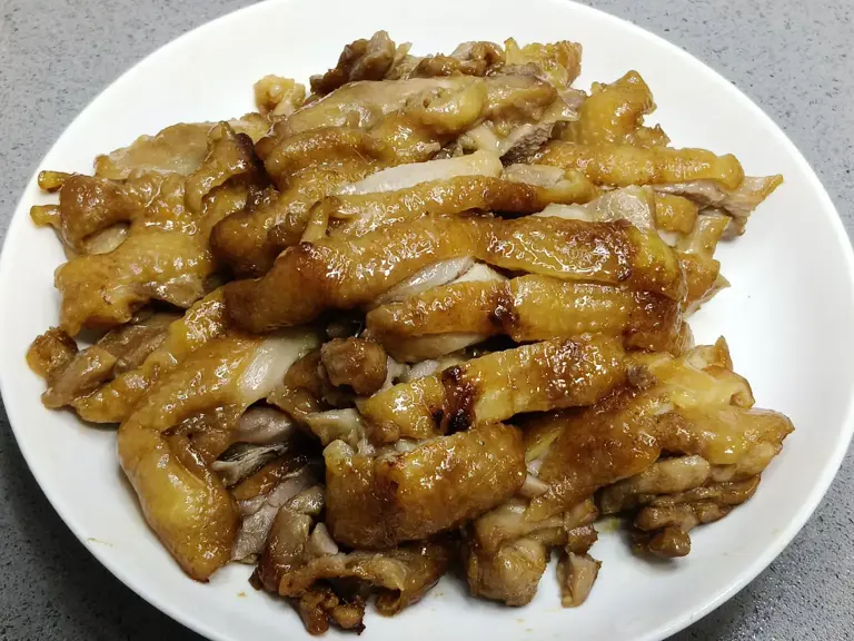 葱油鸡腿肉的做法，简单易学，香嫩多汁