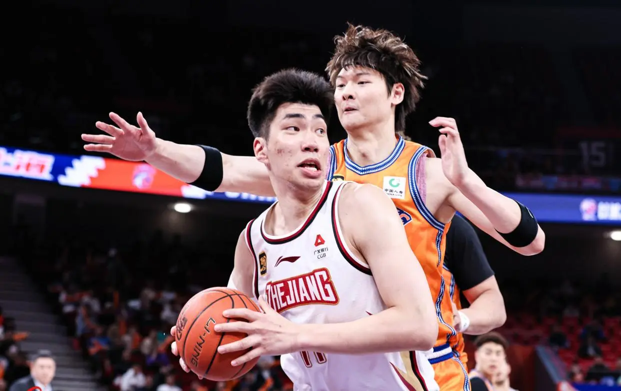 杨瀚森缺席！男篮仅剩4个中锋，杜锋弟子成赢家，郭士强不招新人