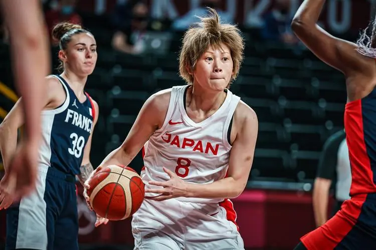日本亮底牌！3大混血2大老将出战，国家队李梦缺席女篮压力大
