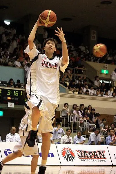 日本亮底牌！3大混血2大老将出战，国家队李梦缺席女篮压力大