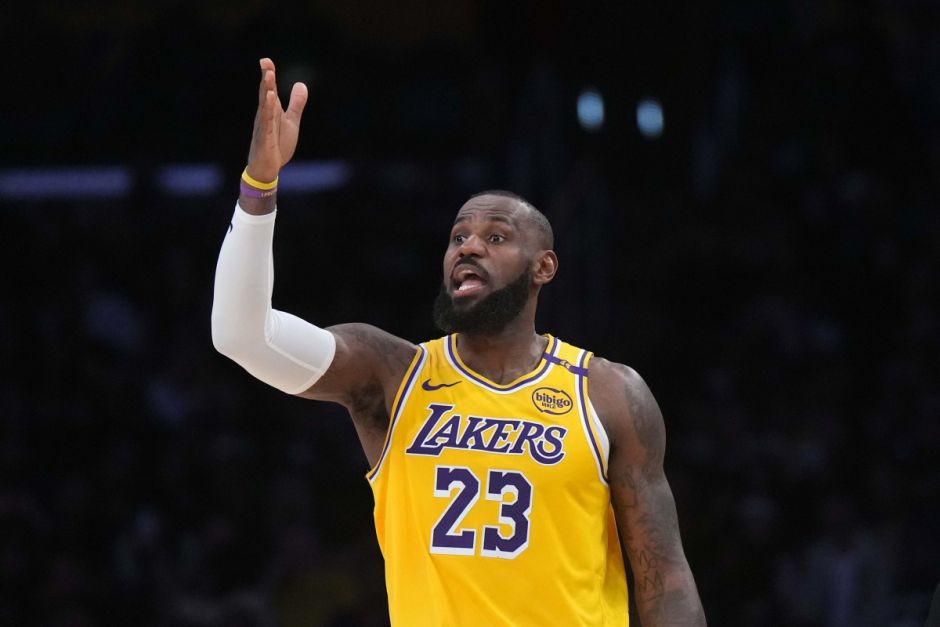 议起复盘｜詹姆斯考虑换队为何难以实现？NBA劳资协议扼杀交易