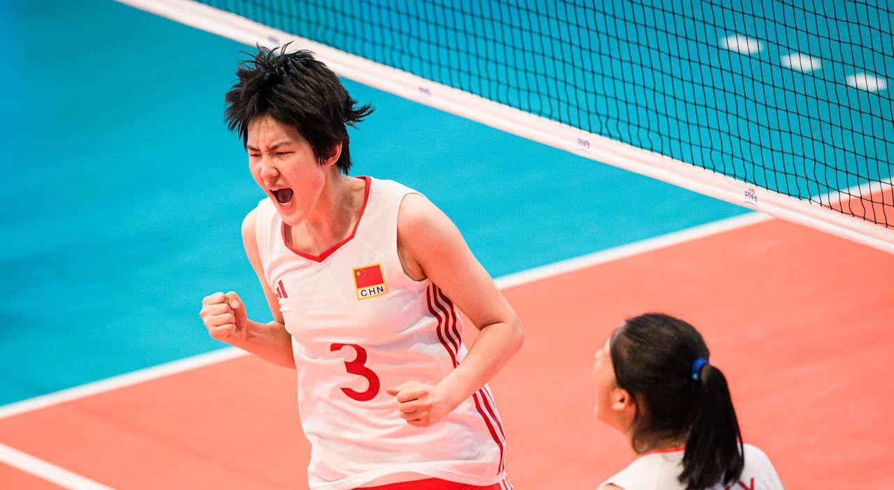 3：2！中国队三连胜，日本拦网被虐20分，施佳仪差距大，主攻低效