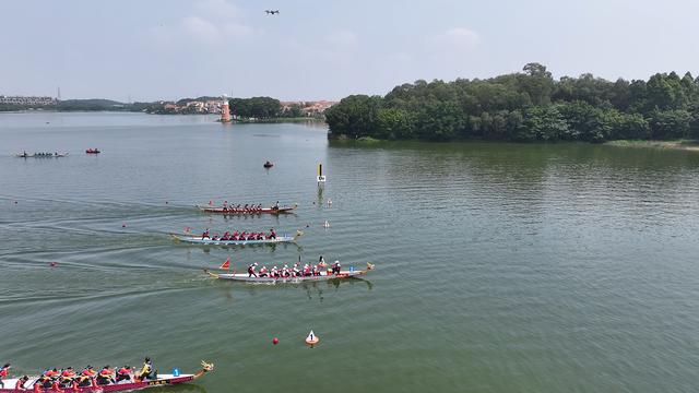 广东女子队！十五运会群众比赛龙舟项目首金诞生