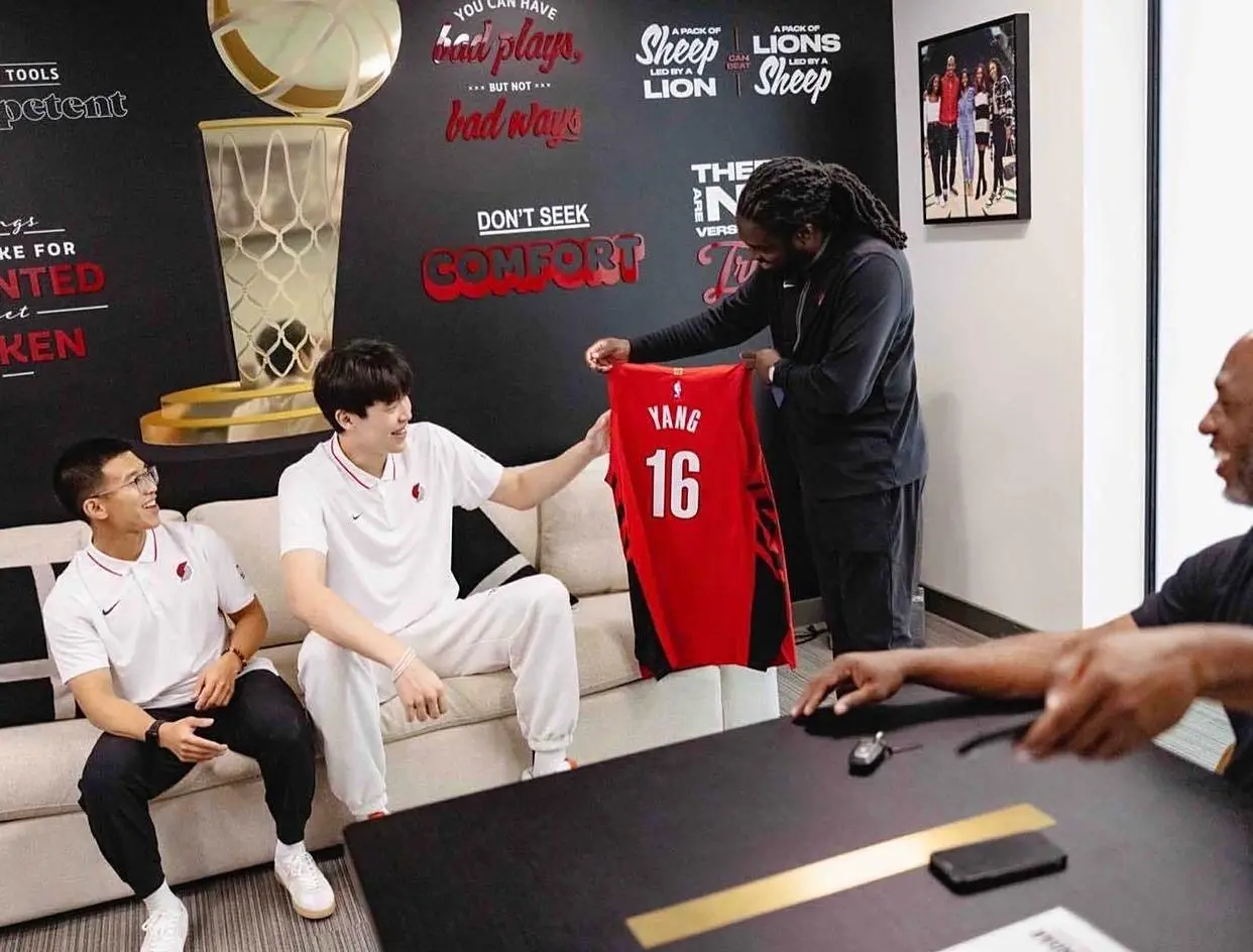 有争议！杨瀚森躲不开亚洲杯，NBA夏联四场确定，郭士强惹怒球迷