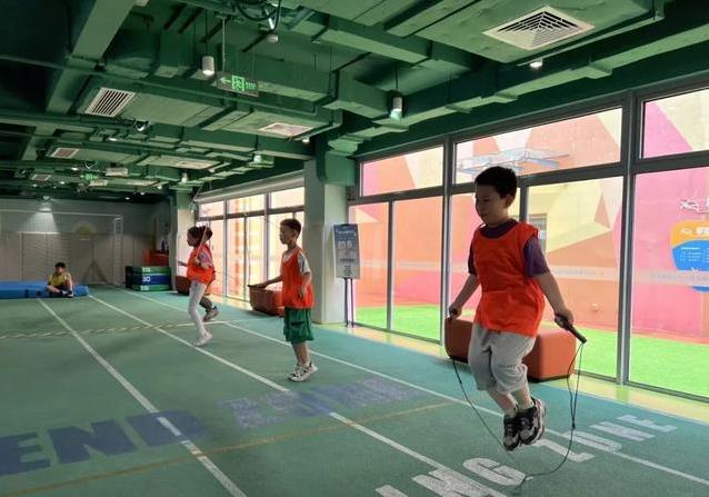 103个孩子赛场撒欢，室内挑战赛火爆全城，家长却喊不够？