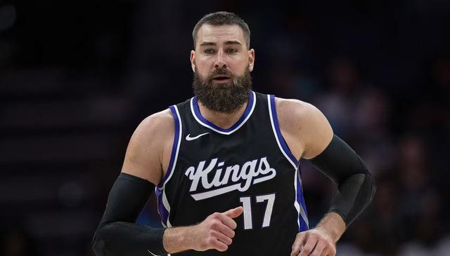 NBA：掘湖勇抢中锋，保罗下家二选一？太阳探讨买断+交易