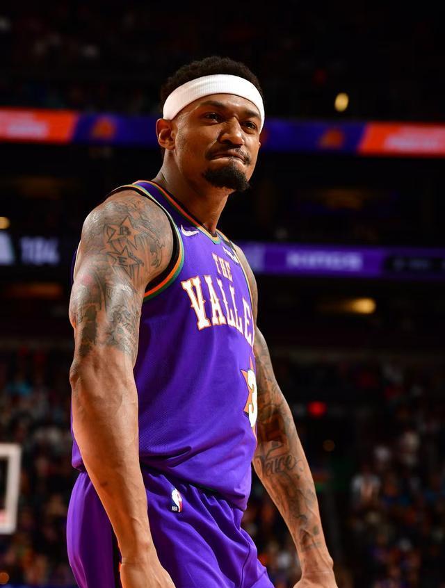 NBA：掘湖勇抢中锋，保罗下家二选一？太阳探讨买断+交易