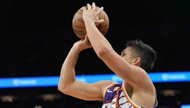 NBA：掘湖勇抢中锋，保罗下家二选一？太阳探讨买断+交易
