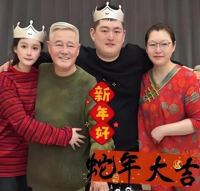 赵本山女儿坐拥亿万财富，重度抑郁却让她站都站不稳？