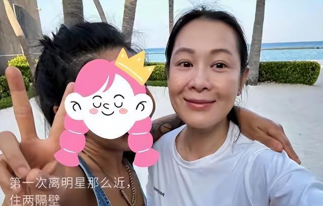 ����Ӣ���������������ع⣬�۽��ɳڱ�ָ���ϣ�С10���Ϲ�¶��