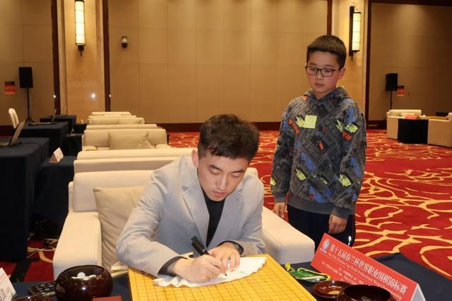 山东首位围棋世界冠军杨楷文：AI有两面性，围棋是一生所爱｜新黄河专访