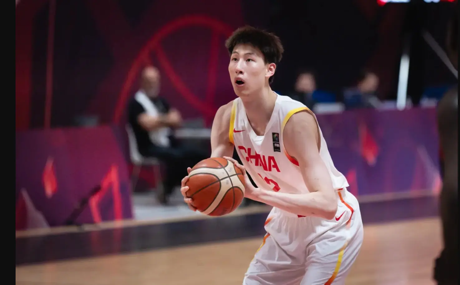这一夜，U19男篮的体面，被篮板球撕了个粉碎