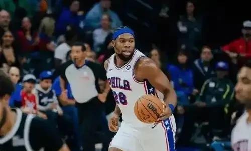 NBA尼克斯新援前锋亚布塞莱讽刺76人：毫无诚意&给我一份廉价合同