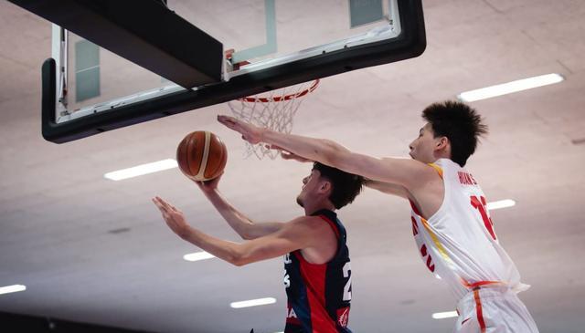 美国惊险过关,U19世界杯四强诞生,欧洲占两席!中国男篮五连败